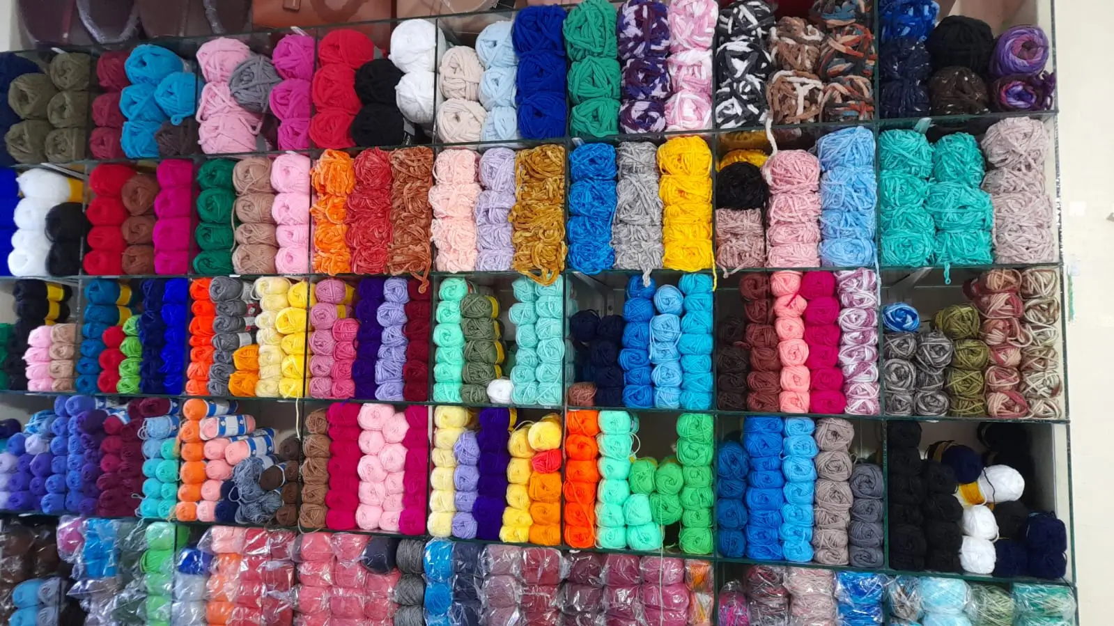 Interior de la tienda Cassan